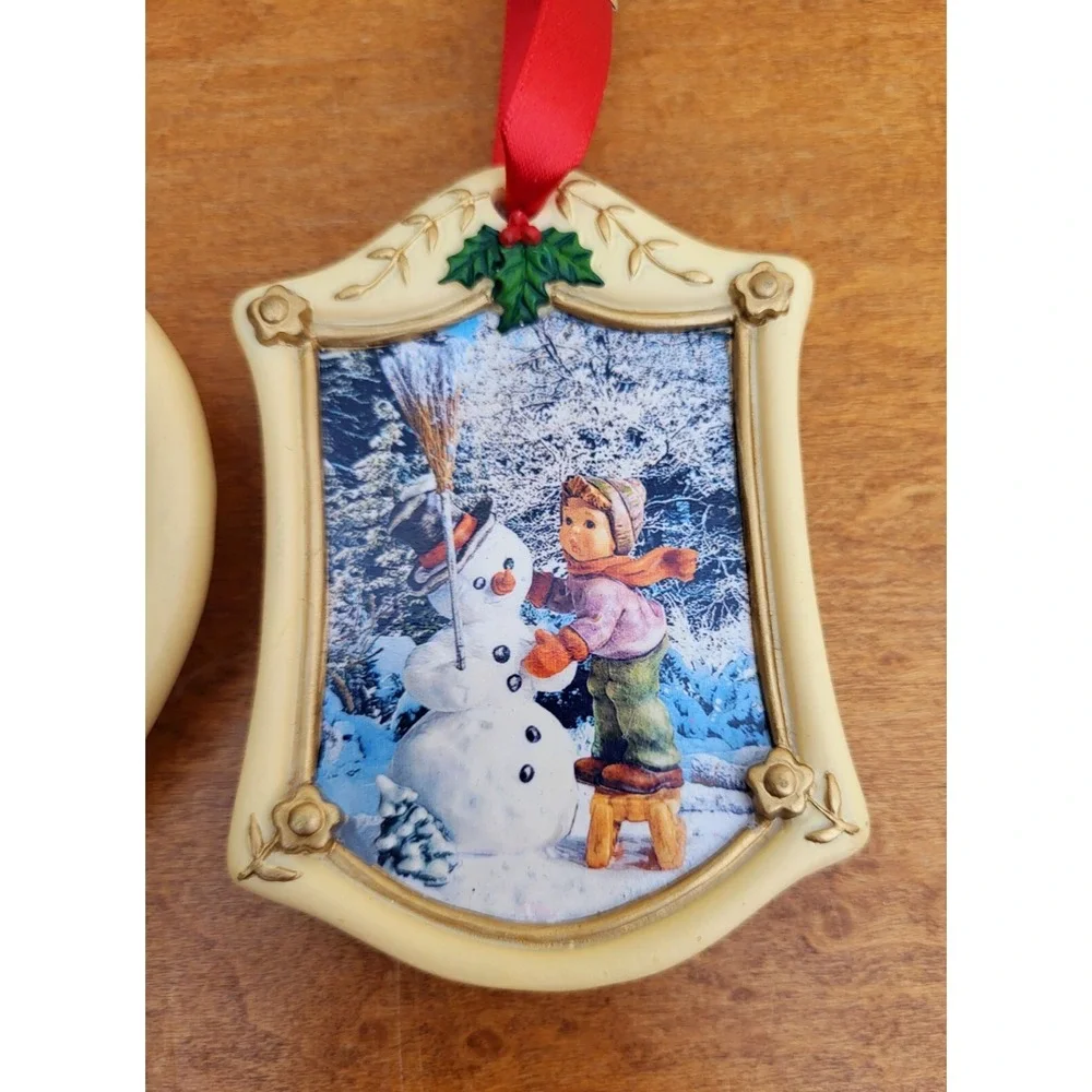 2 Danbury Mint M.J. Hummel Christmas Ornaments Framed Pictures w/ Tags Ribbons - Picture 5 of 7